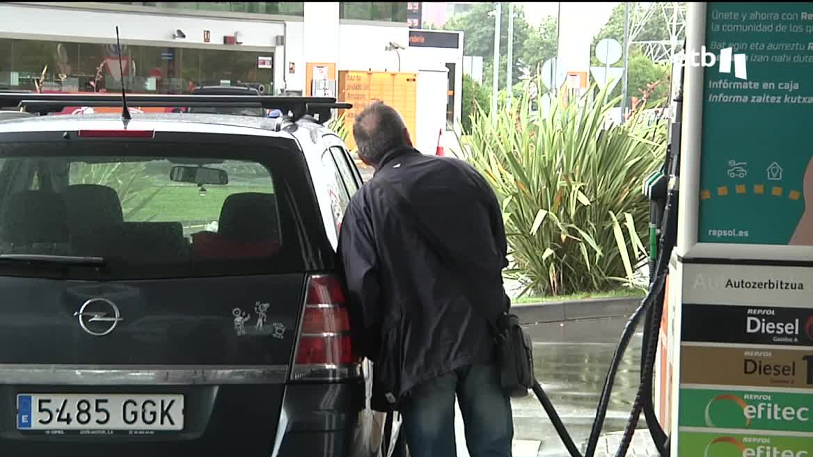 Siete de cada diez gasolineras son PYMES, generalmente, familiares. El consumo de gasolina ha descendido un 30 %, y el margen de beneficio de estas empresas es pequeño.