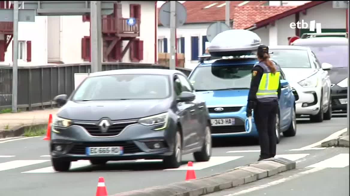 Madrid ha movilizado 35 000 agentes, y se encuentra ya en alerta máxima ante la cumbre de la OTAN, que también se está dejando sentir en Euskal Herria, en la frontera de Iparralde. La Gendarmería y la Policía Nacional han establecido hasta tres controles; en Biriatu, Behobia y el puente de Santiago.
