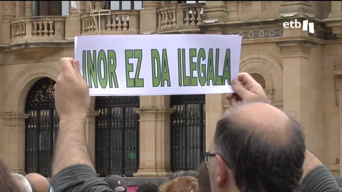 Marruecos ha elevado la cifra a 23, aunque algunas ONG insisten en que son al menos 37. La falta de transparencia es uno de los motivos por los que no se entiende la defensa que hizo el presidente del Gobierno español ante la actuación de la gendarmería marroquí. Las reacciones no han tardado.