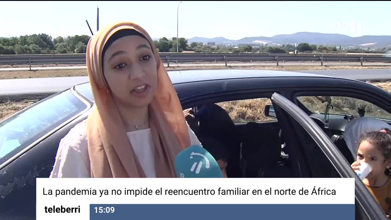 Muchas familias viajan ya dirección hacia el Estrecho de Gibraltar para cruzarlo y reencontrarse con los suyos en Marruecos, tras dos años con la frontera cerrada.