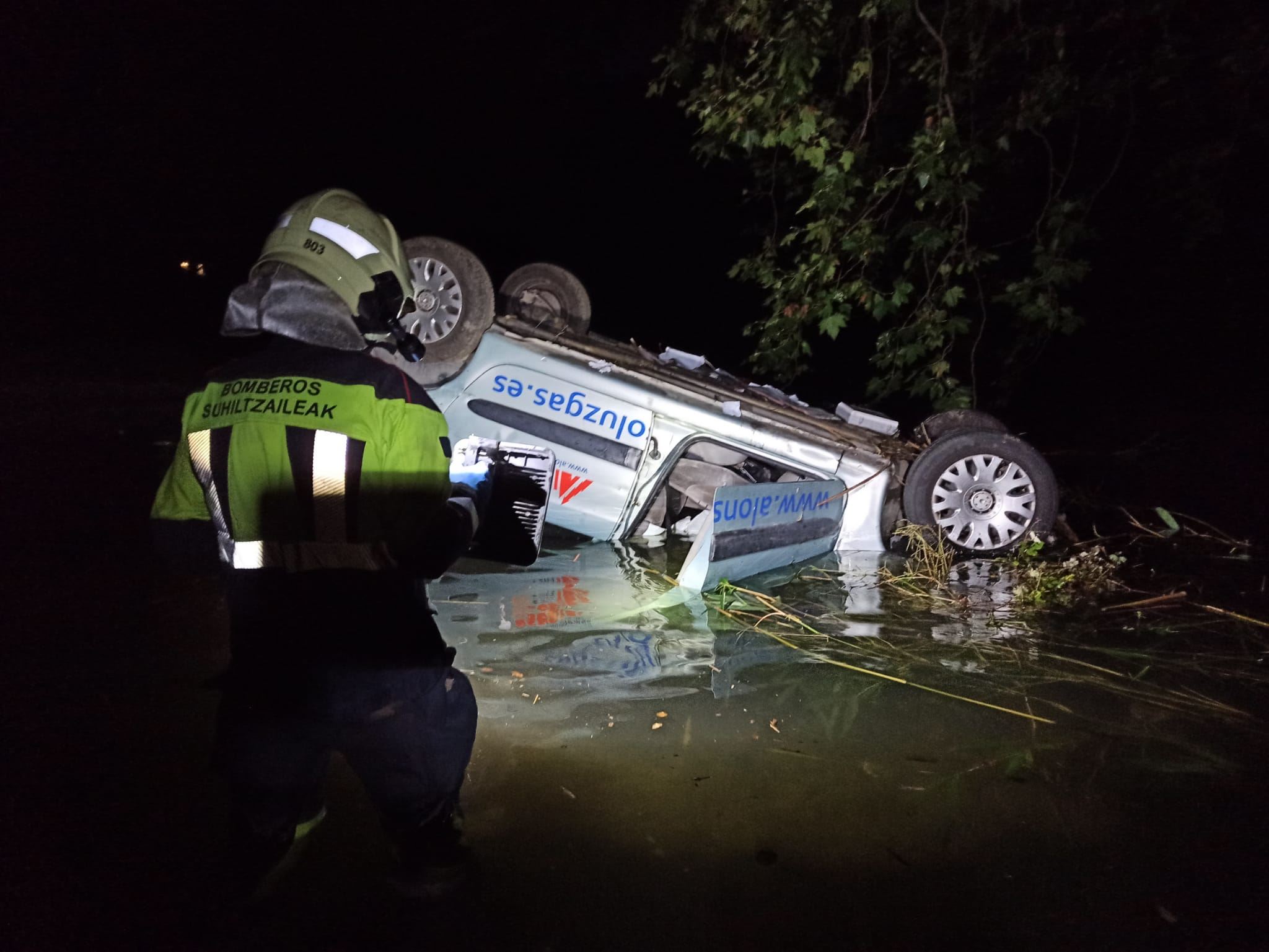 Accidente en Bera. Foto: @bomberos_na