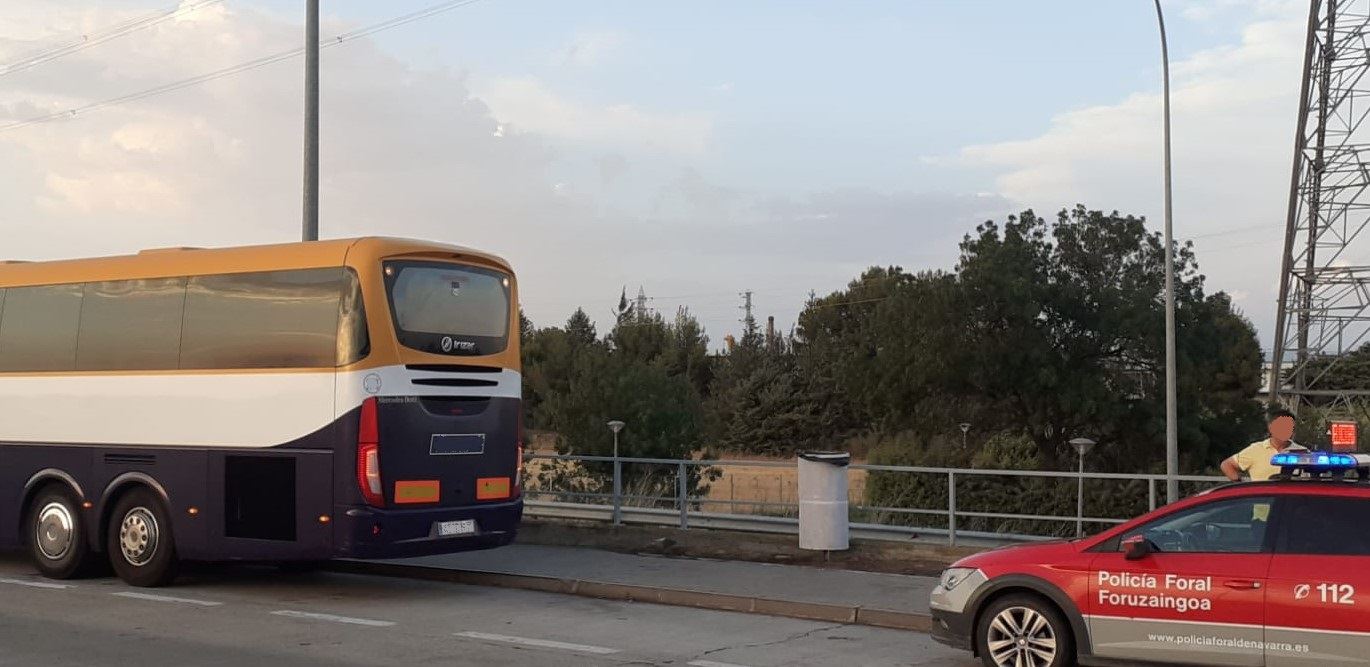Autobús inmovilizado. Imagen: Policía Foral