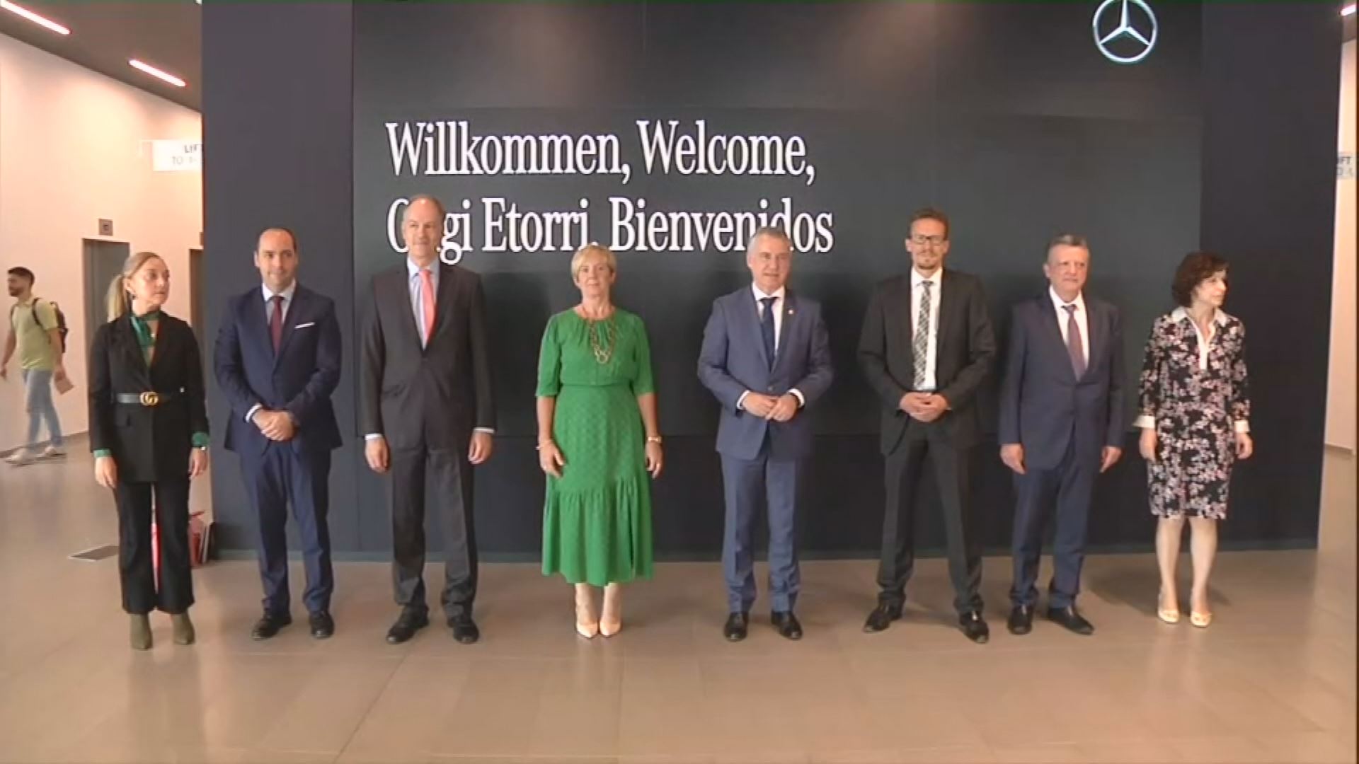 Iñigo Urkullu en la sede de Mercedes-Benz. Imagen obtenida de un vídeo de EITB Media.
