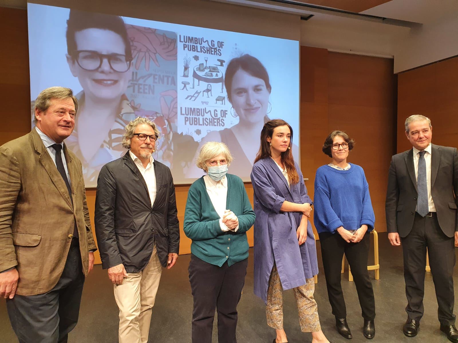 Herrero eta Aurrekoetxea (erdian) eta Connsoniren ordezkariak, atzean. Argazkia: Irekia.