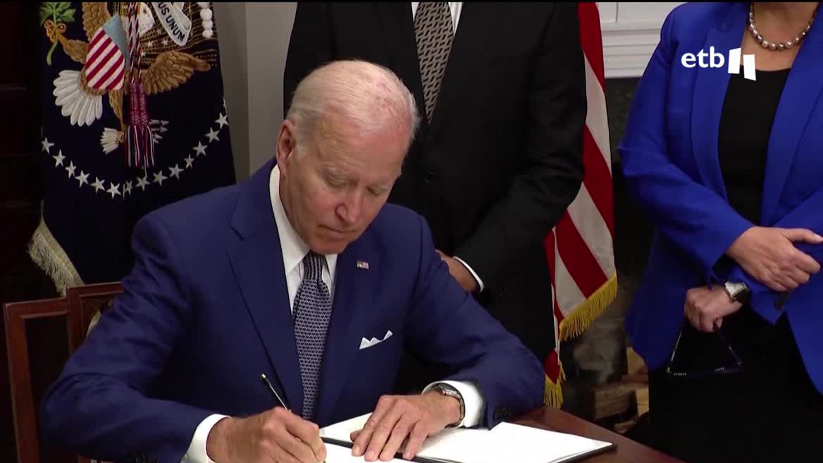 Han pasado dos semanas desde que el Tribunal Supremo publicara su sentencia en contra del aborto y, tras un aluvión de críticas por no hacer nada, el presidente Joe Biden ha firmado un decreto para facilitar la obtención de pastillas abortivas y aumentar la privacidad de quienes abortan.