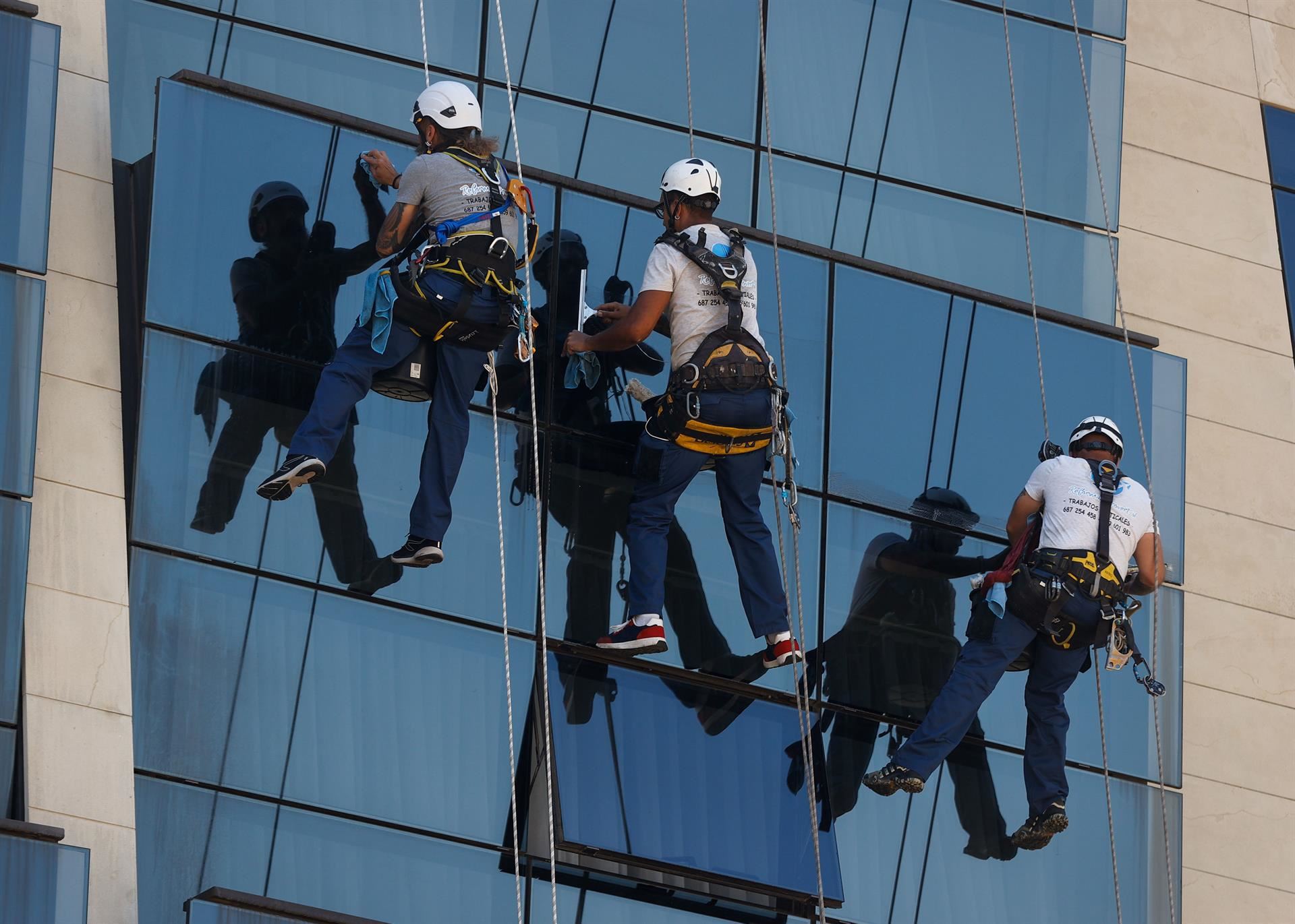 langileak trabajadores