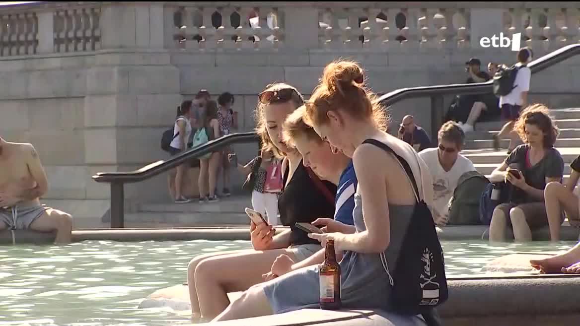 Alemanian eta Belgikan ere, esaterako, bero itogarria izan dute, eta hala jarraituko omen dute. Adituek diotenez, bero-boladak gero eta ohikoagoak izango dira, ondorengo urteetan.