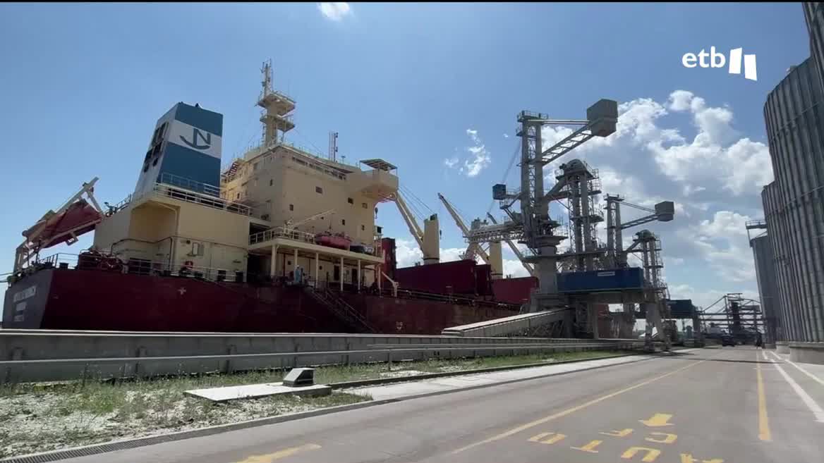 Aún no se ha determinado la fecha del inicio de la exportación de cereal ucraniano tras el acuerdo entre Rusia y Ucrania, y ya se ha producido el primer incumplimiento. Kiev denuncia que dos misiles han impactado contra el puerto de Odesa, uno de los tres desde los que saldrán 5 toneladas cada mes.
