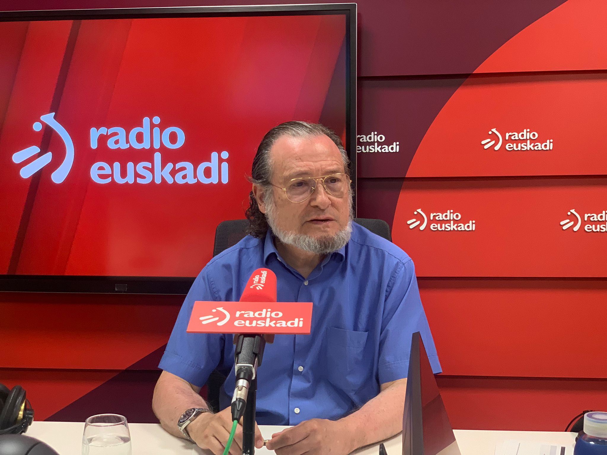 Santiago Niño-Becerra, hoy, en Radio Euskadi. EITB.