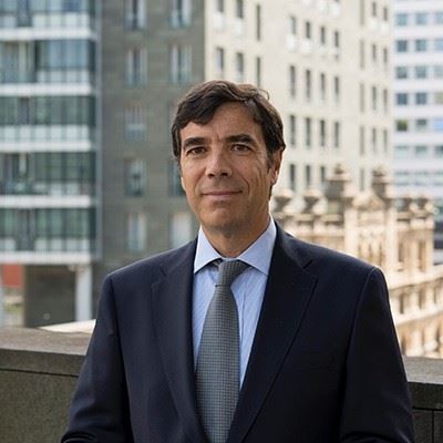 Antón Arriola relevará a Gregorio Villalabeitia al frente de Kutxabank. Foto: LinkedIn Antón Arriola