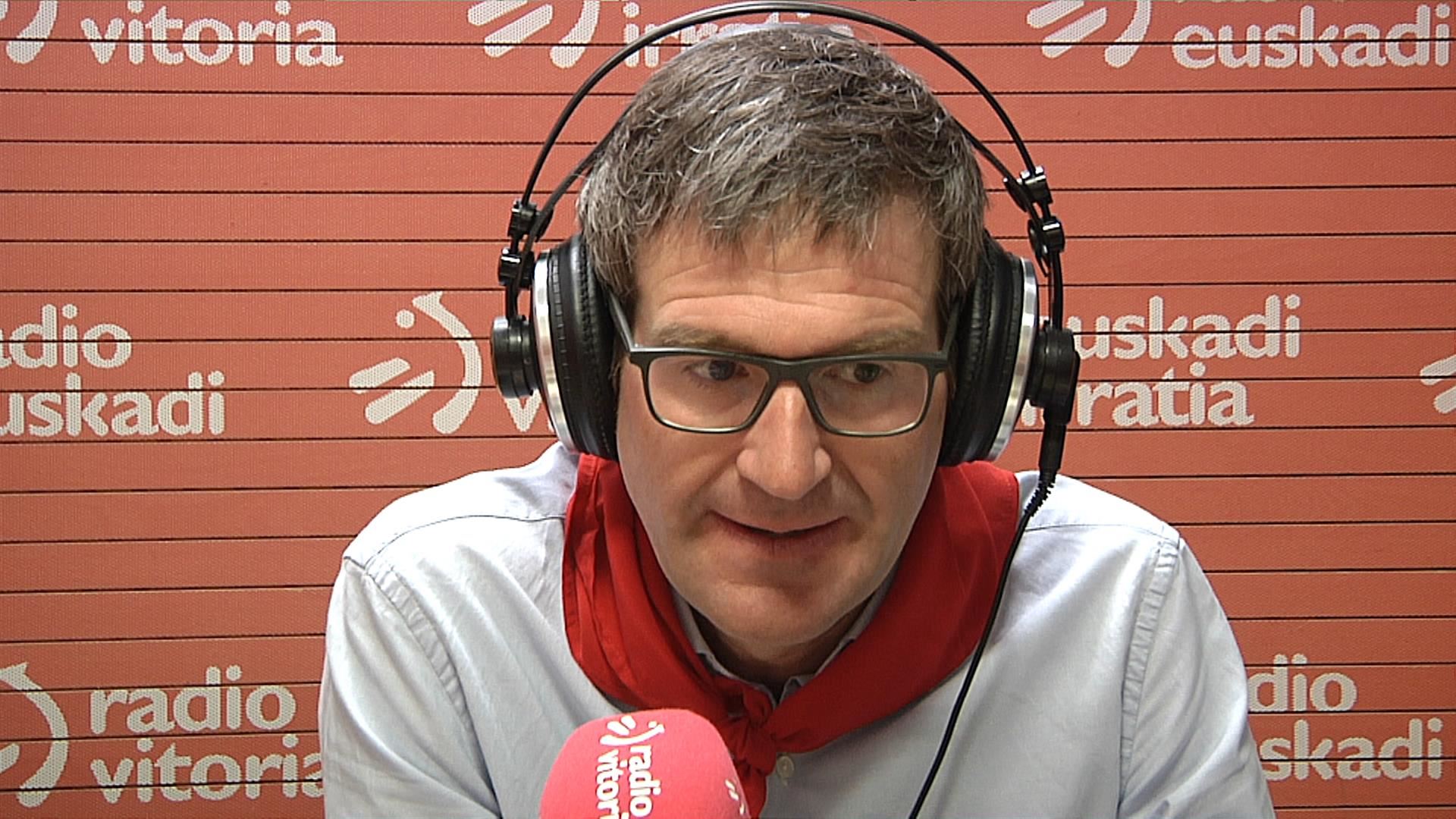 Urtaran, en los estudios de Radio Vitoria, hoy.