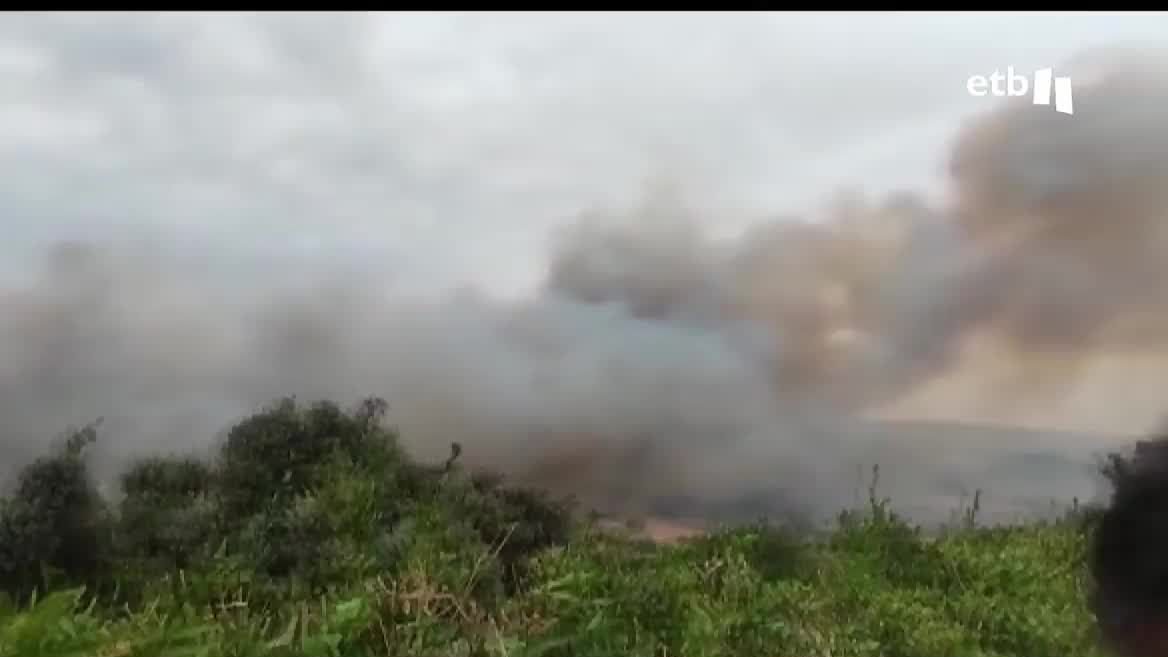 A unos 20 kilómetros de la frontera con Navarra, en Zaragoza, se ha declarado un gran incendio en el Parque Natural del Moncayo. Esto ha obligado a desalojar varias localidades.
