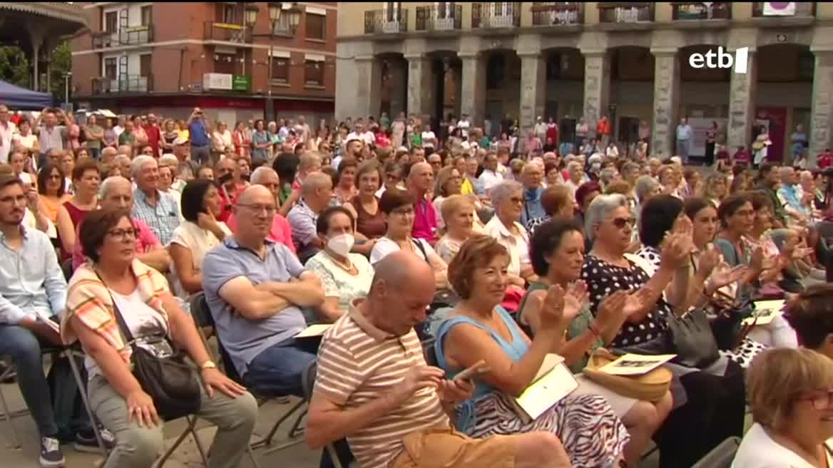Donostiako Aste Nagusiaz gainera, Euskal Herri osoko udalerri askotako jaiak ari dira ospatzen egunotan; andramariak, sanrokeak…