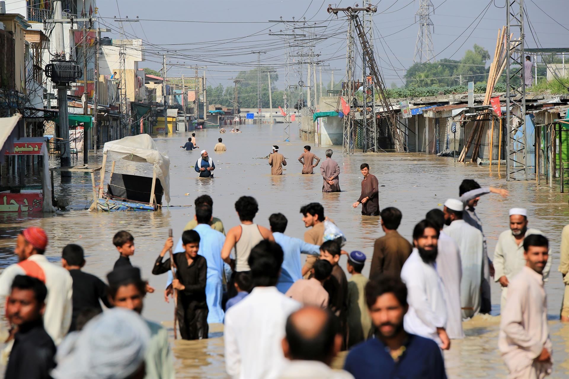 Uholdeak Pakistanen. Argazkia: EFE.