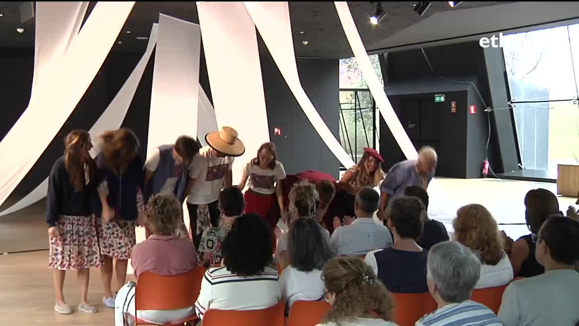 En Getaria todo está listo para celebrar el 500 aniversario de la vuelta al mundo de Juan Sebastián Elcano. En torno a este aniversario han surgido diversas iniciativas, entre ellas una colección de moda para homenajear a quienes participaron en la hazaña.
