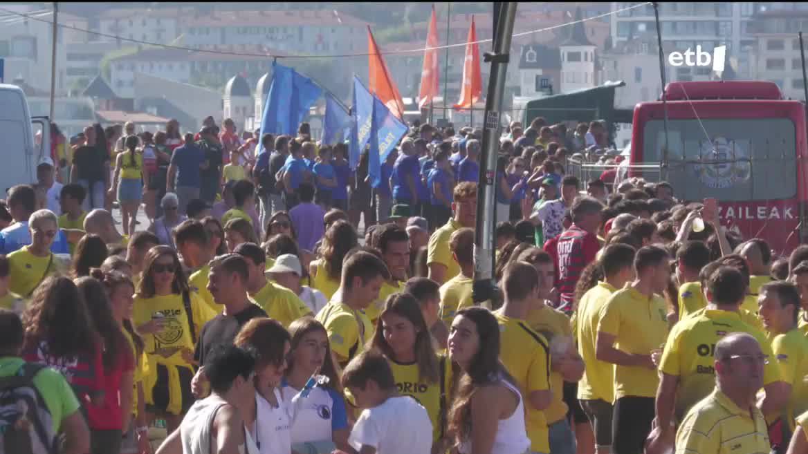 Orain hiru urte galdutako kolorea berreskuratu du Donostiako portuak, arraunaren olinpiadak deritzoten Kontxaren Banderari esker.