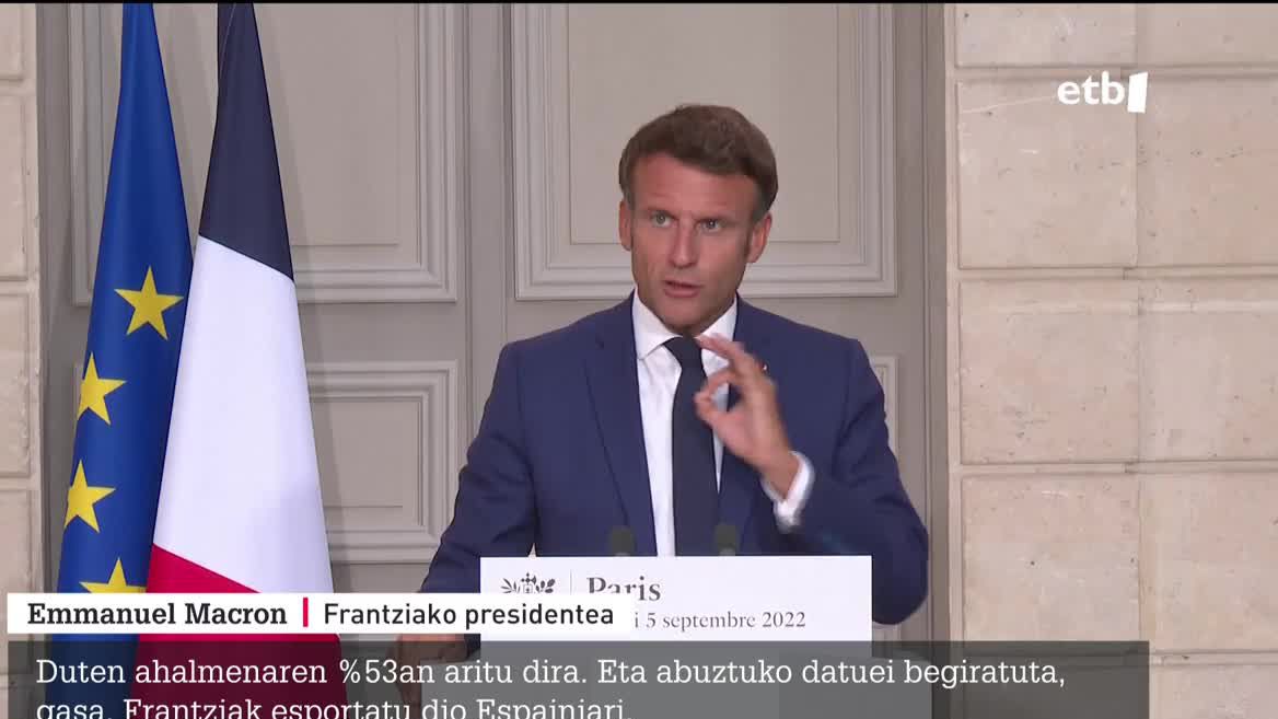 Macronek esan du gasbideak ez lituzkeela Europak dituen horniketa arazoak konponduko, eta etorkizuneko helburuei begira, ez dela jasangarria. Gainera, gogorarazi du badirela honezkero bi gasbide muga zeharkatzen dutenak, Euskal Herrian biak ala biak, eta euren ahalmenaren azpitik ari direla.