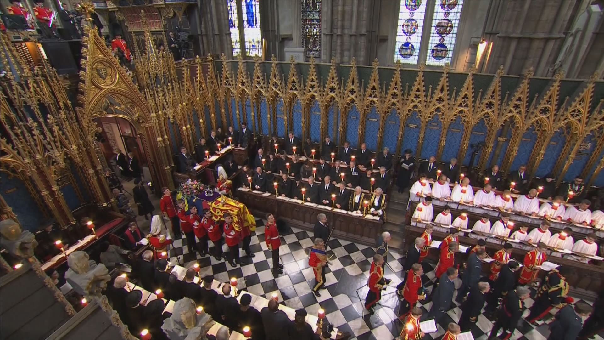 El féretro en la abadía de Westminster. Imagen obtenida de un vídeo de Agencias.