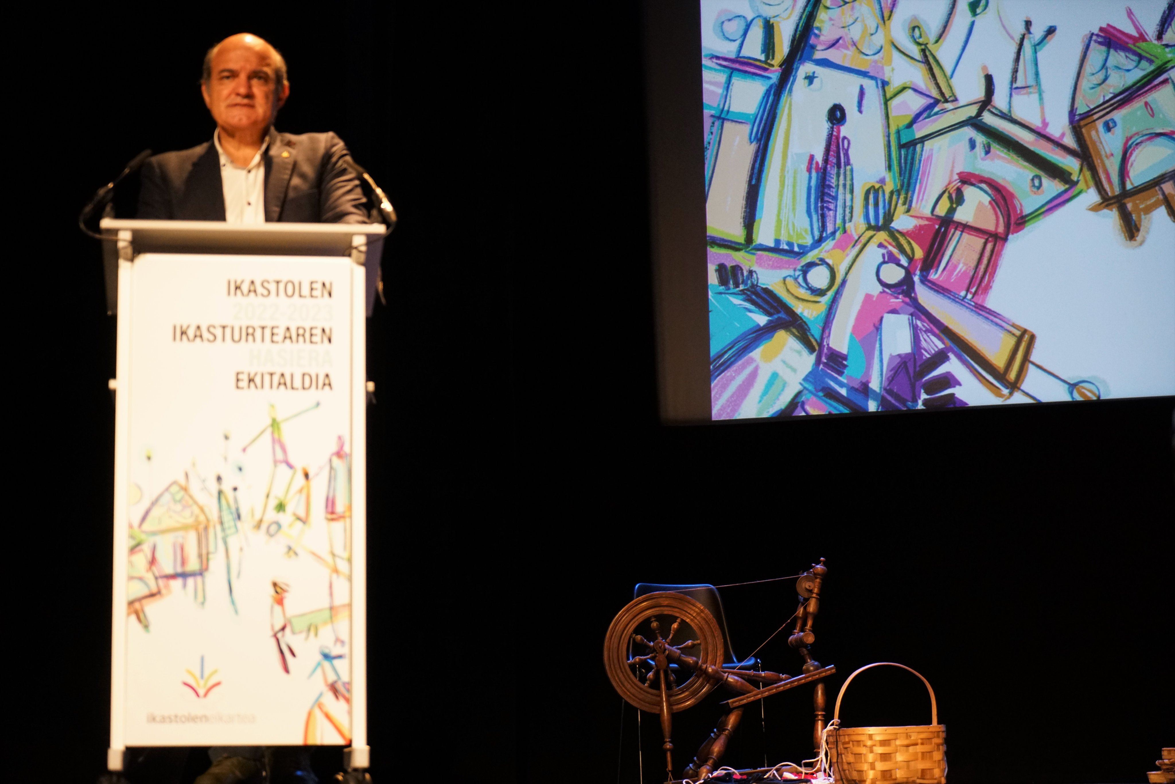 El presidente de Ikastolen Elkartea, Koldo Tellitu, en el acto de hoy. Foto: Ikastolen Elkartea