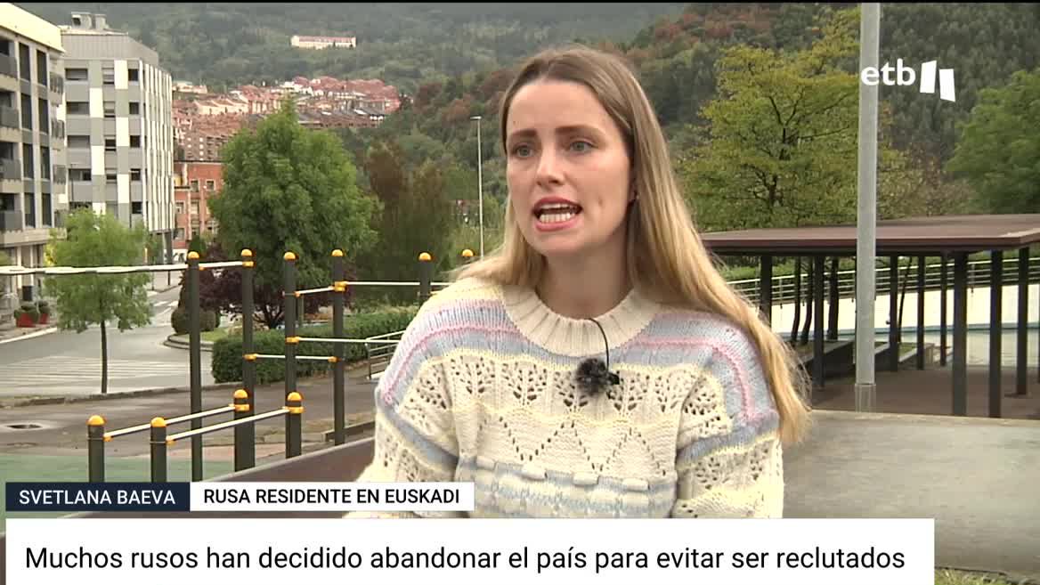 El anuncio de Putin ha creado división entre la ciudadanía rusa. Svetlana nos cuenta que hay muchos ciudadanos que han decidido abandonar el país para evitar ir a la guerra, entre ellos, familiares suyos.