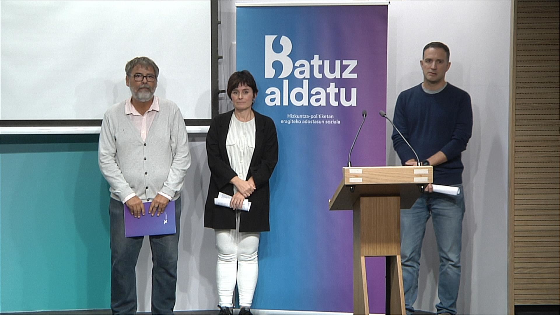 Paul Bilbao (Kontseilua), Garbiñe Aranburu (LAB) eta Mitxel Lakuntza (ELA).