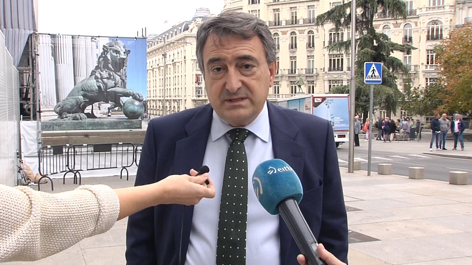 Aitor Esteban (PNV), hoy, a las puertas del Congreso. EITB Media