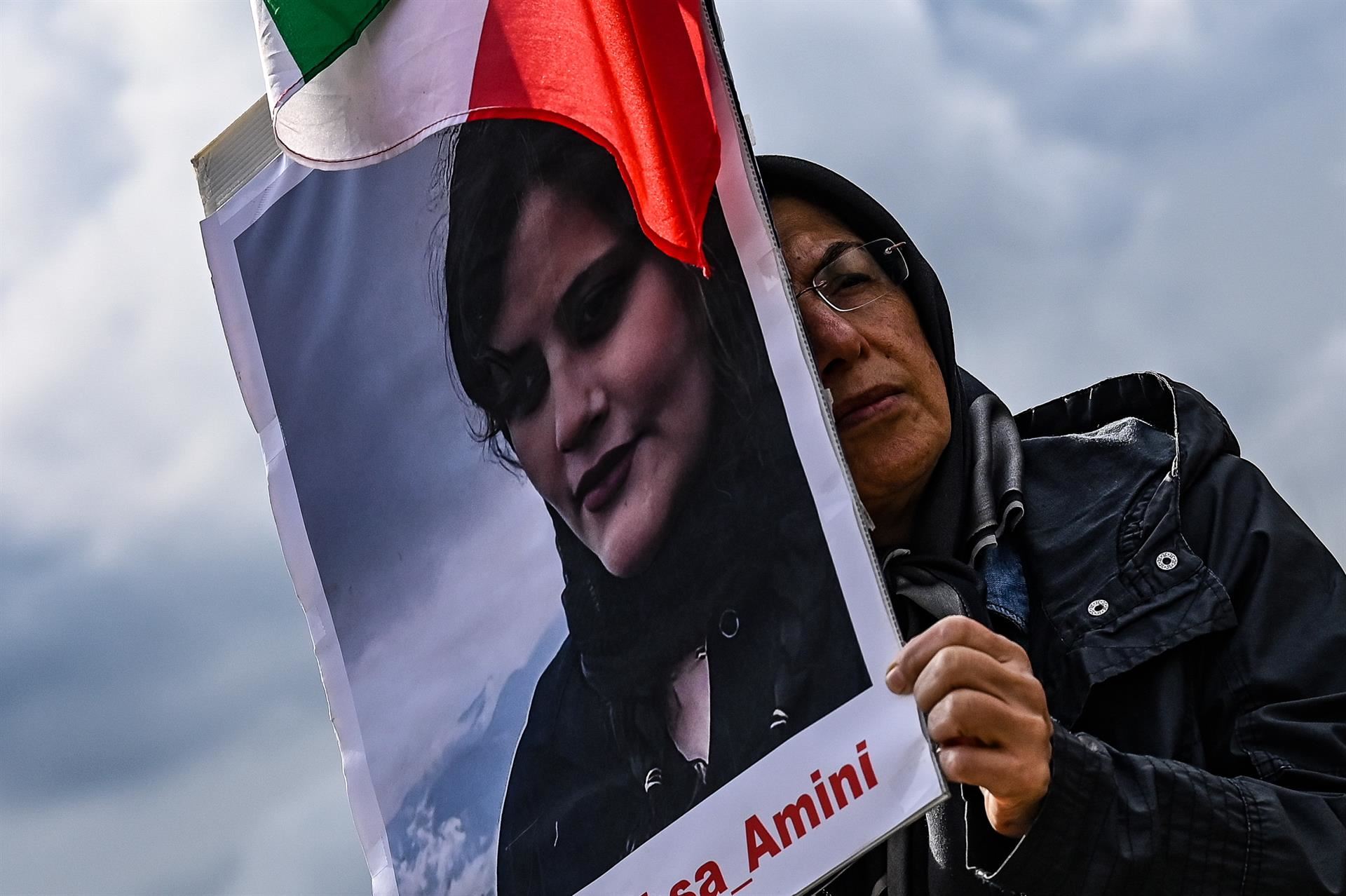 iran Mahsa Amini hilketa gaitzesteko elkarretaratzea efe