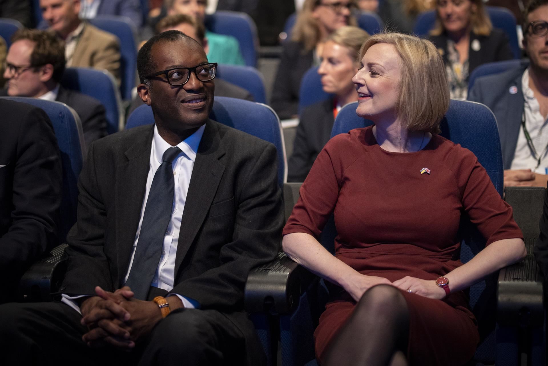 Kwarteng, junto con Truss, en el congreso anual de los conservadores en Birmingham.
