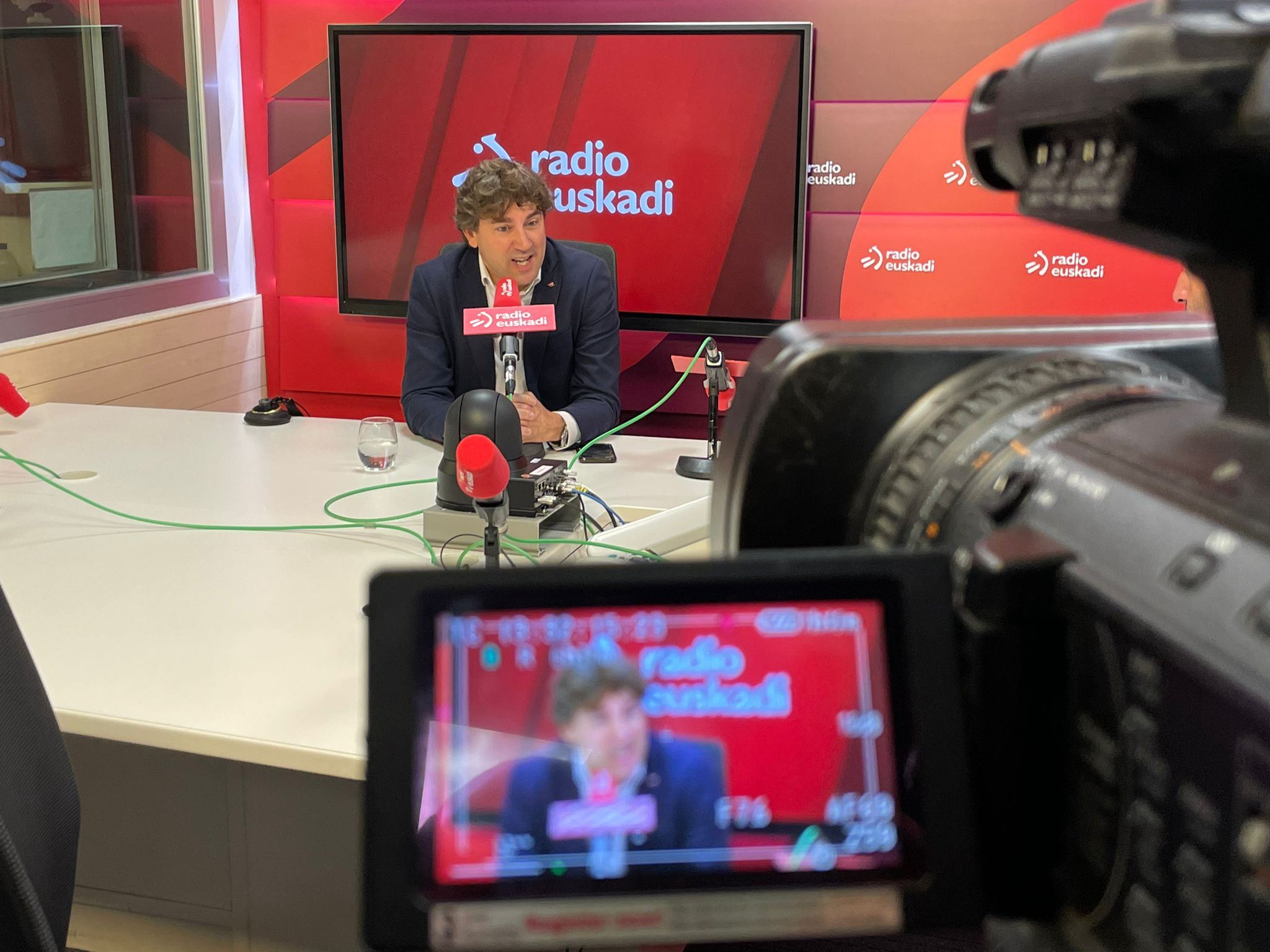 Eneko Andueza, hoy, en Radio Euskadi. Foto: EITB Media