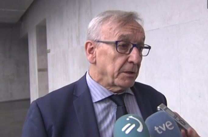 Iñaki Lasagabaster EHUko Administrazio Zuzenbideko katedraduna, artxiboko irudi batean