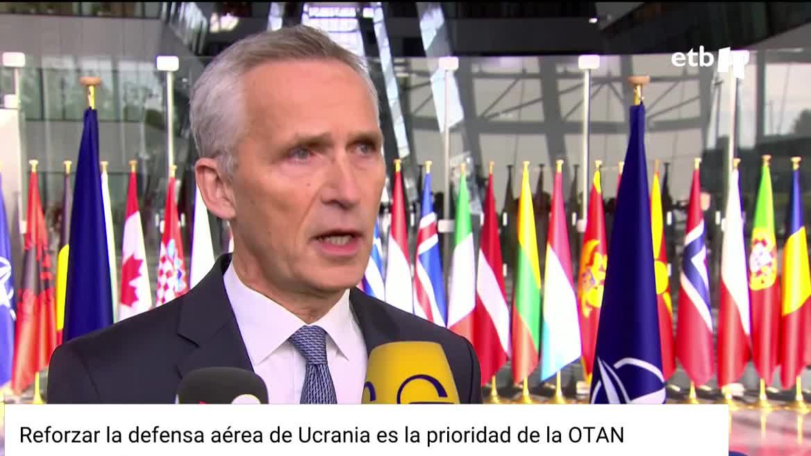La prioridad de la cumbre, en la que participan las y los ministros de Defensa de los países de la OTAN, es aumentar el apoyo a Ucrania y reforzar su defensa aérea.