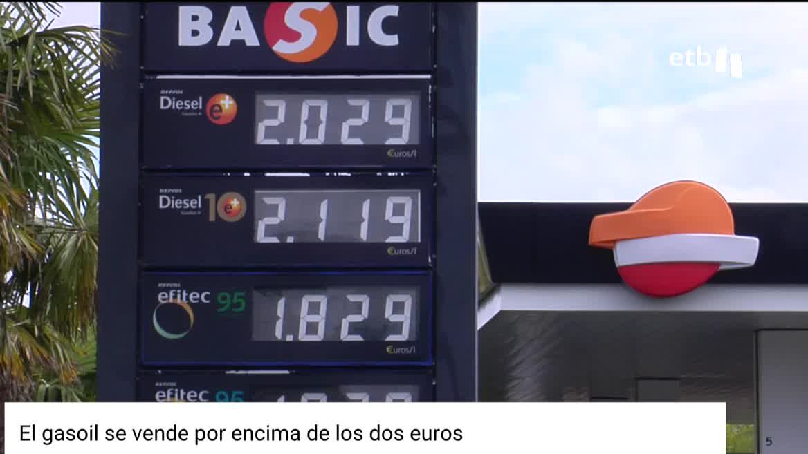 En muchas gasolineras, el litro vuelve a estar por encima de los dos euros. Sobre todo, el aumento en el precio se nota en el diésel.
