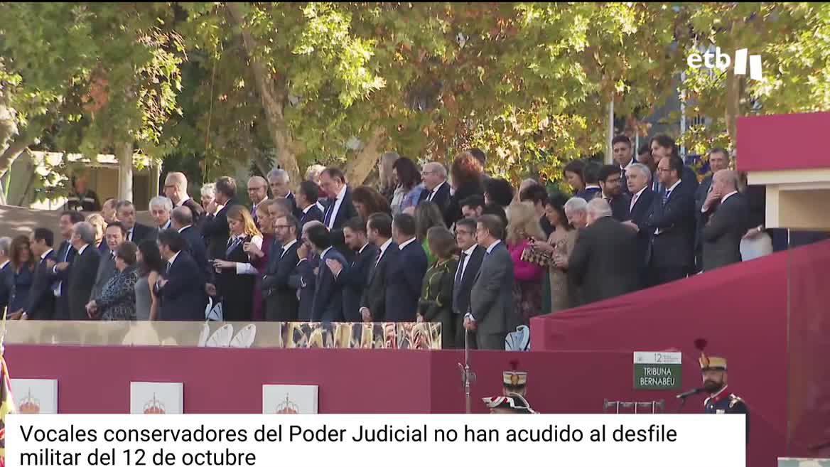El presidente del Gobierno de España, Pedro Sánchez, que ha sido objeto de abucheos, ha llegado tarde, y ha roto así el protocolo. No ha habido presencia de vocales conservadores del poder judicial, tras la dimisión del presidente del CGPJ, Carlos Lesmes.