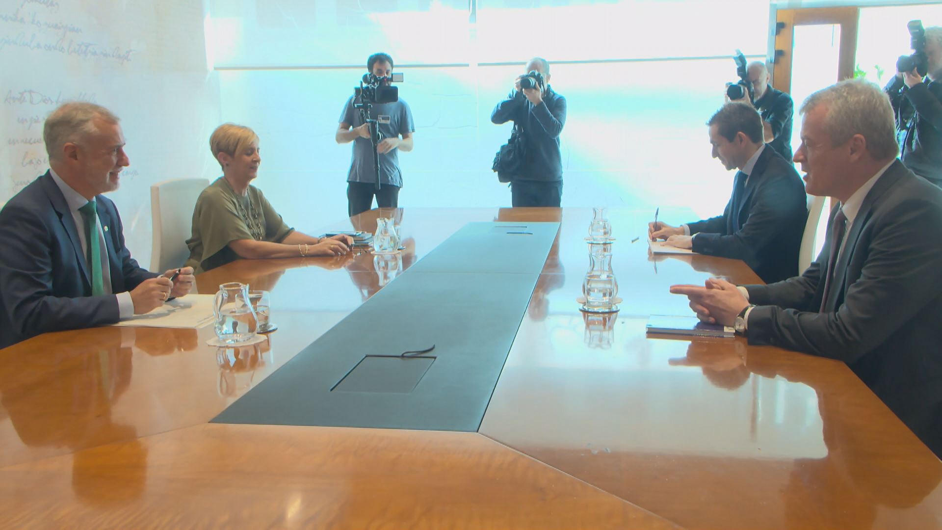 Reunión en Lehendakaritza. Imagen obtenida de un vídeo de EITB Media.