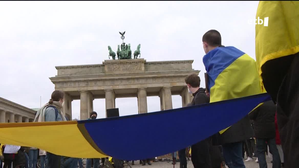 Ukrainaren aldeko manifestazioa Berilnen.