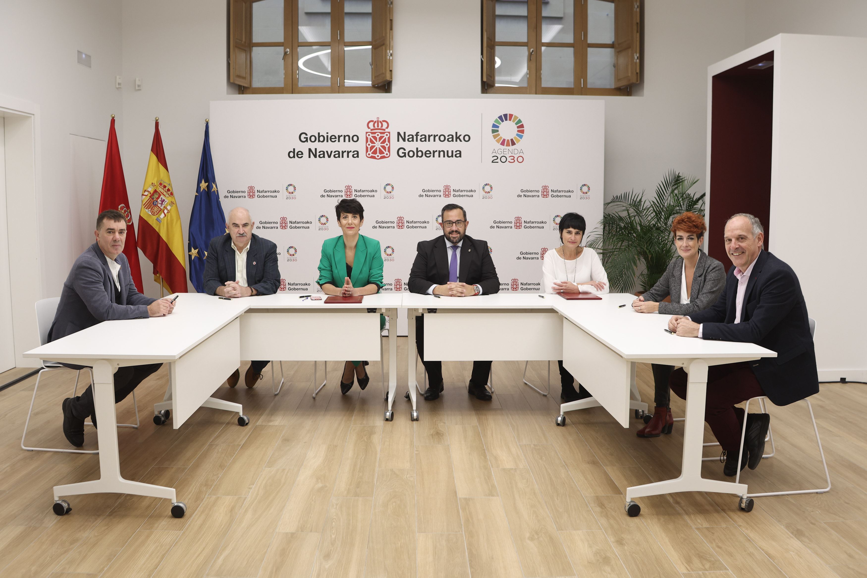 Ezkerretik eskuinera, Santos, Aierdi, Saiz, Remirez, Aznal, Ruiz eta Araiz.
