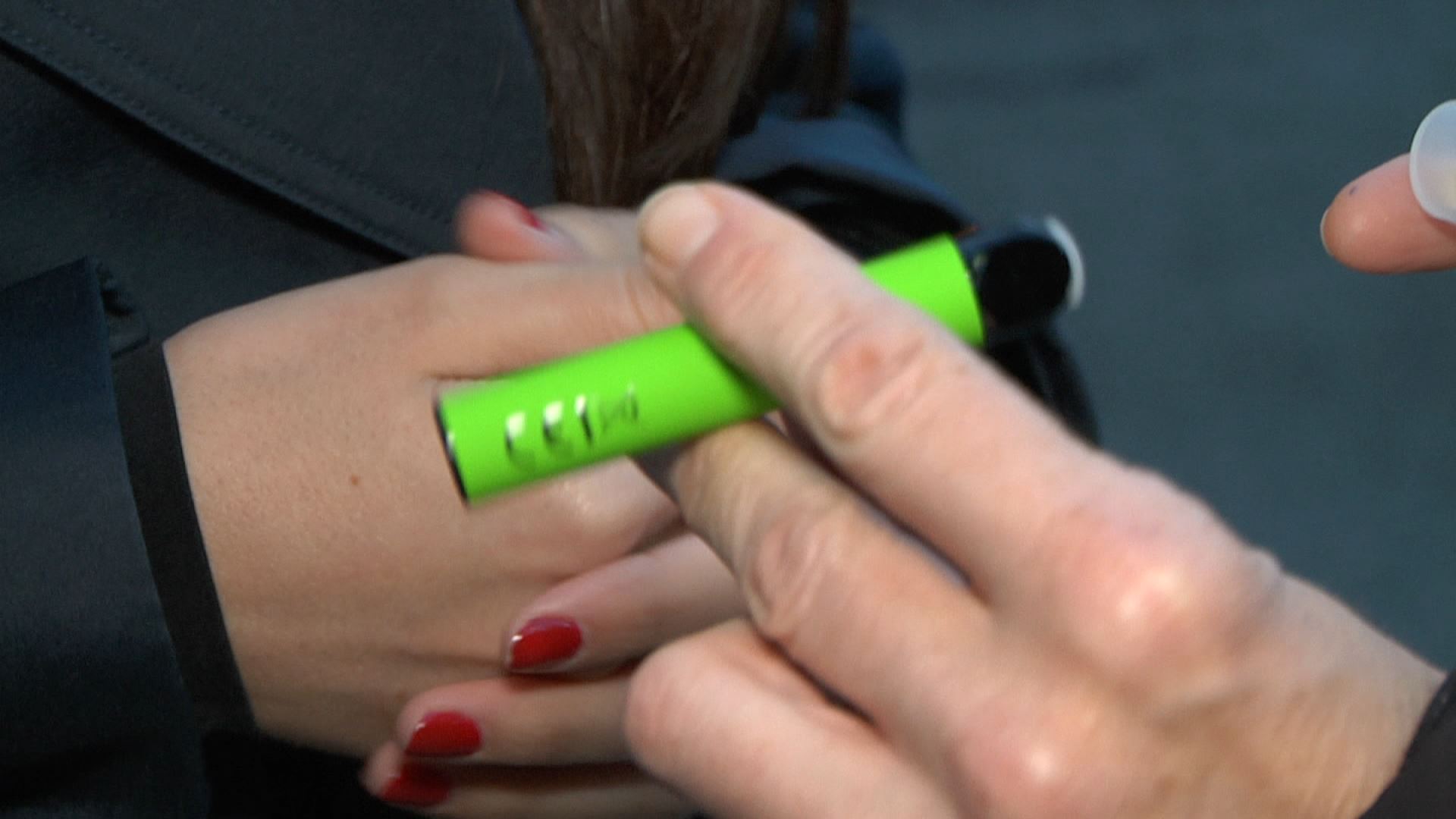 Zigarro elektronikoak, fruta zaporedunak eta koloretsuak