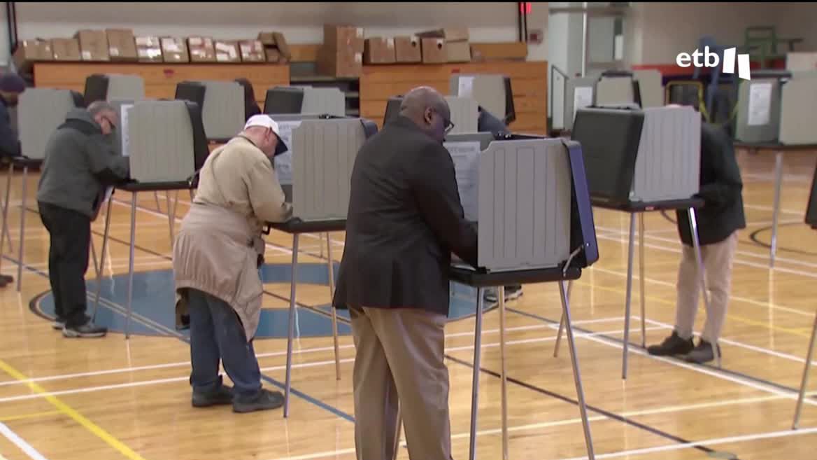 Millones de estadounidenses han votado este martes en las elecciones legislativas de mitad de mandato, que tomarán la temperatura al mandato de Joe Biden y medirán la popularidad de Donald Trump.