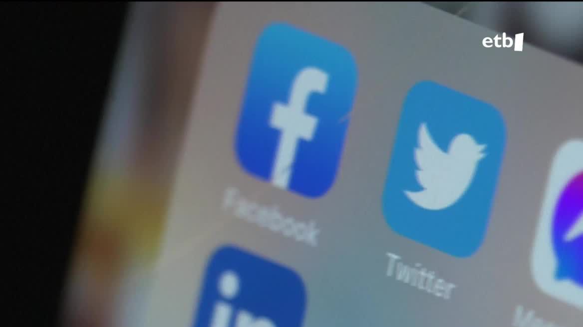 Kontu egiaztatua nahi zuten pertsonei 8 dolar kobratuko zizkiela aurreratu zuen Elon Musk Twitterreko jabe berriak. Azken egunotan, hainbat pertsona kopuru hori ordaintzen hasi dira kontu faltsuak egiaztatzeko, eta enpresa handien eta pertsona ospetsuen izenean mezuak bidali dituzte.