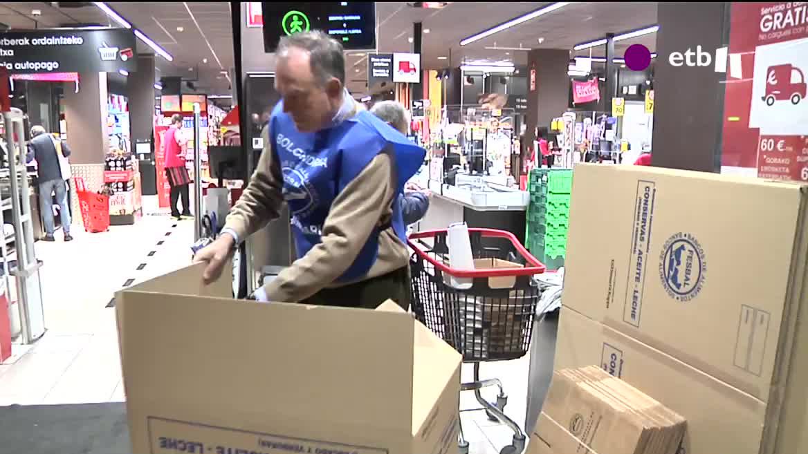 Los bancos de alimentos de Euskadi celebran este viernes y sábado la Gran Recogida de 2022. A pesar de la alta inflación, la gente está haciendo gala de su generosidad.