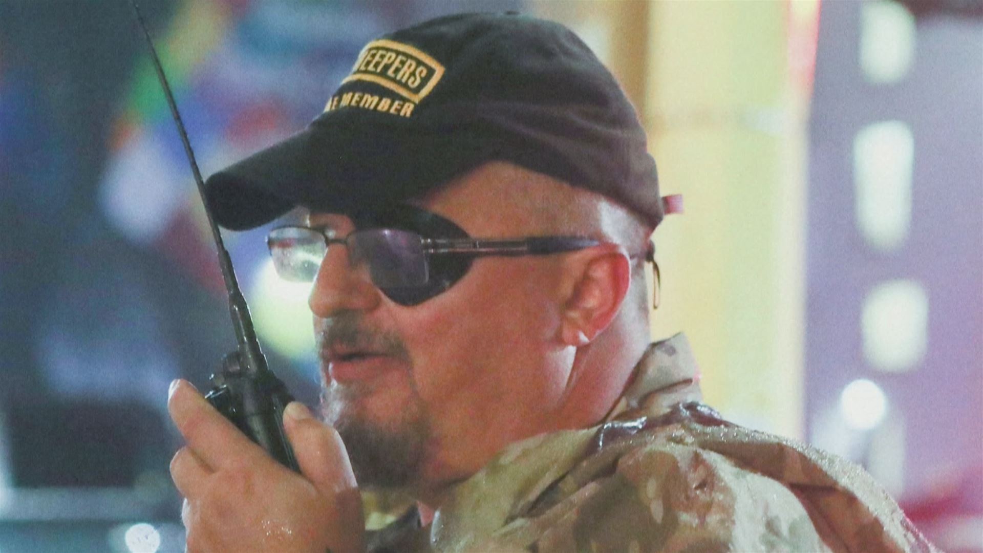 Stewart Rhodes. Agentzietako bideo batetik ateratako irudia.