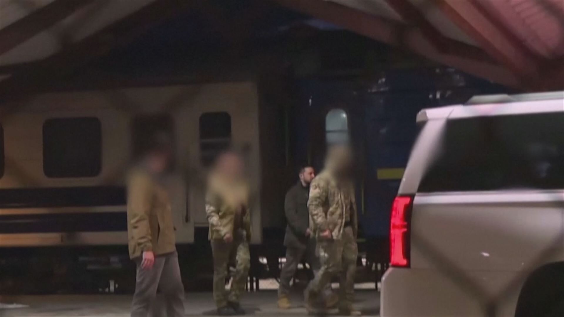 Zelenski trenez iritsi da Poloniara. Agentzietako bideo batetik ateratako irudia.