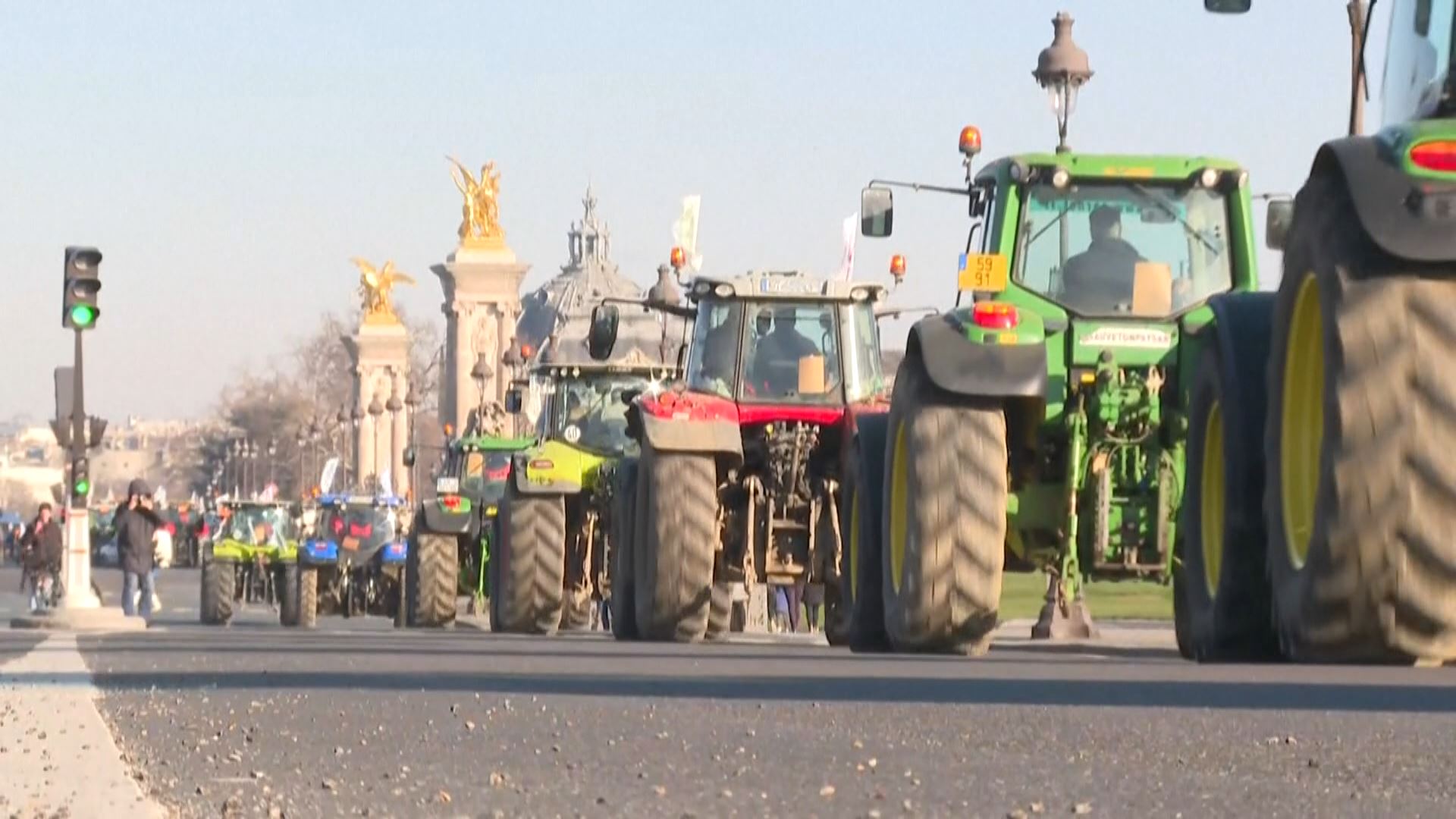 20230208132428_tractores-bloquean-paris-8-de-febrero-de-2023_