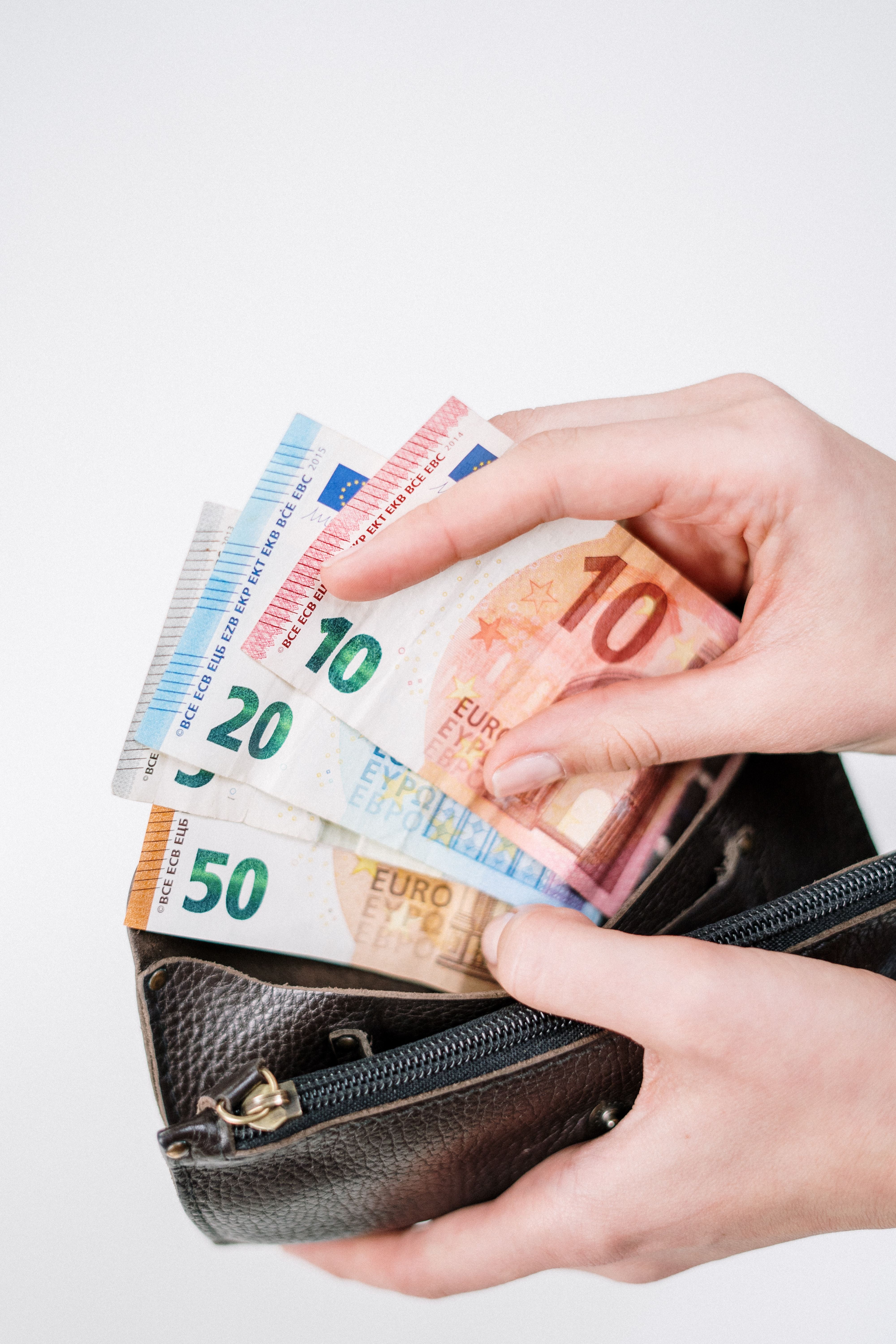 pexels-euro