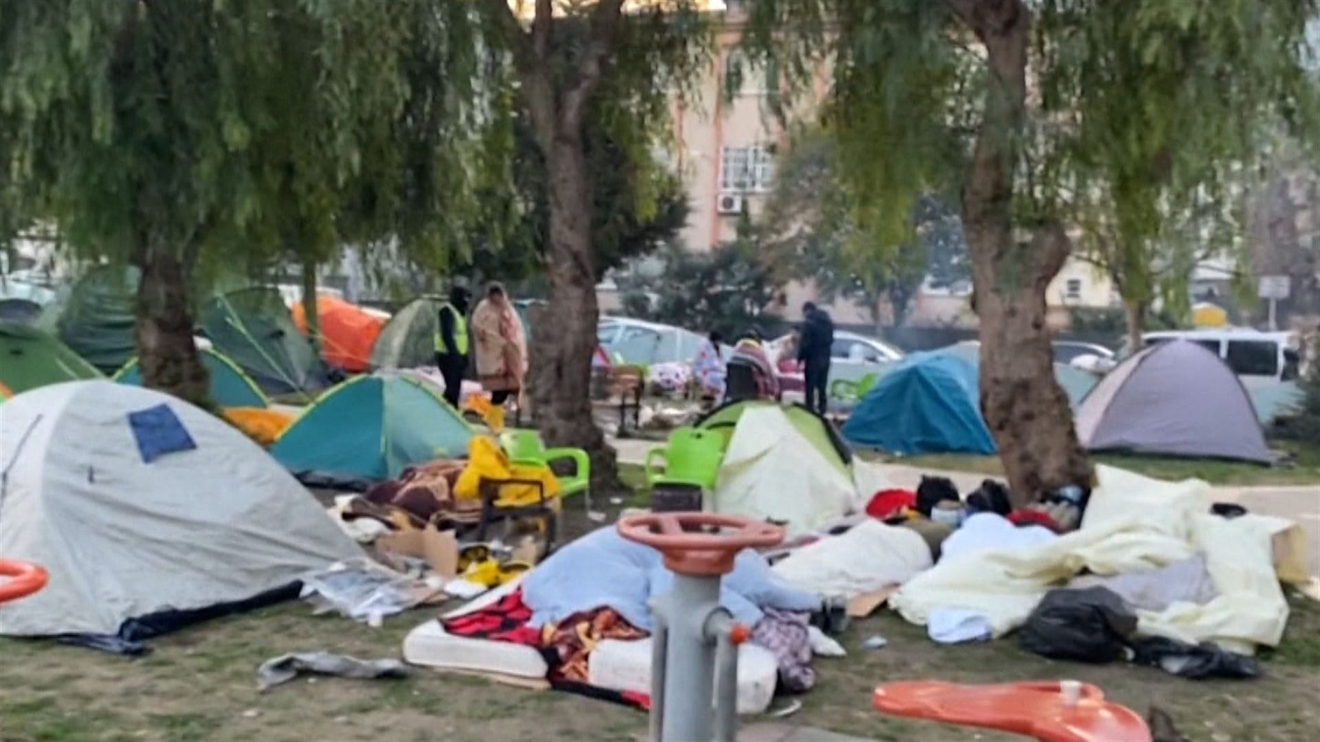 20230210155203_supervivientes-de-terremotos-en-calle_