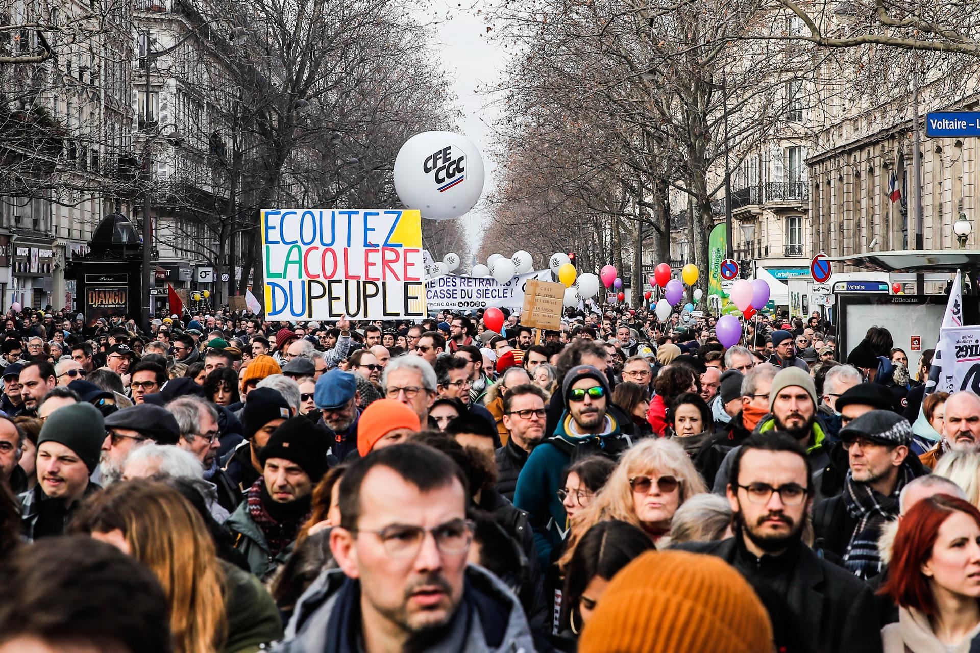pentsio erreformaren aurkako manifestazioa parisen frantzia efe2