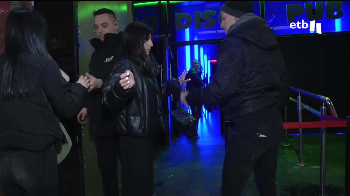 Muchos locales han comenzado a reforzar la seguridad tras el ataque con arma blanca que ocurrió el pasado fin de semana en Vitoria.