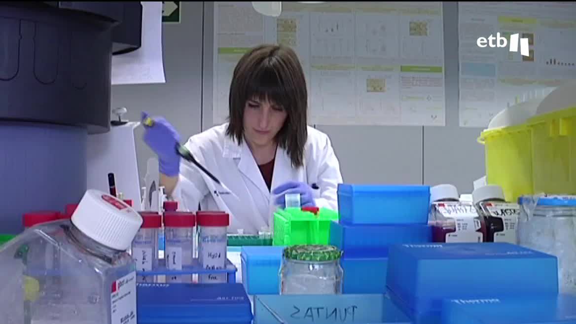 Hoy, 11 de febrero, se celebra el Día Internacional de las Mujeres y las Niñas Científicas. Precisamente, para dar visibilidad a estas mujeres, EITB tiene en marcha la campaña científica EKIN. Cada vez son más las mujeres y chicas jóvenes que quieren ser científicas y hemos estado con tres de ellas.