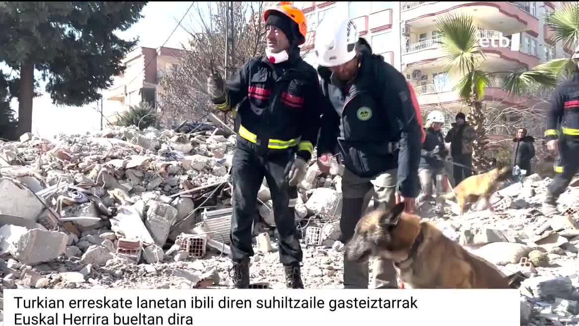 Turkia eta Siriako hainbat eremutan erreskate-lanak amaitutzat eman dituzte, eta bizirik atera direnei laguntzeko fasea abiatu dute. Tartean Admayan hirian, Gasteizko suhiltzaileak aritu dira lanean. Ankararako bidea hartu dute, dagoeneko eta handik Euskal Herrira.