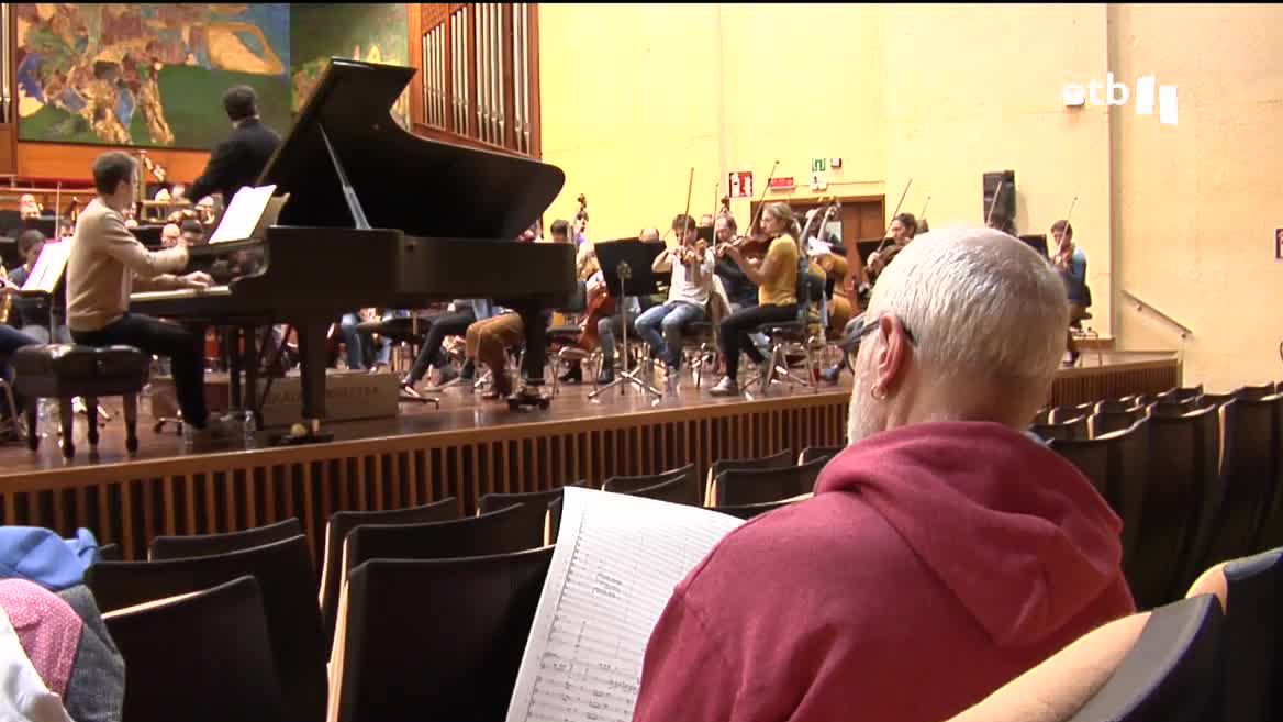 El compositor Ramón Lazkano ha reconocido en la sede de la orquesta de Euskadi estar "nervioso". La orquesta acompaña al solista Alexandre Tharaud, bajo la dirección de Robert Treviño.